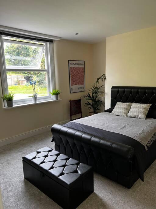 No.2 Beechcroft / Park-side / Ping Pong & Garden Apartment Liverpool