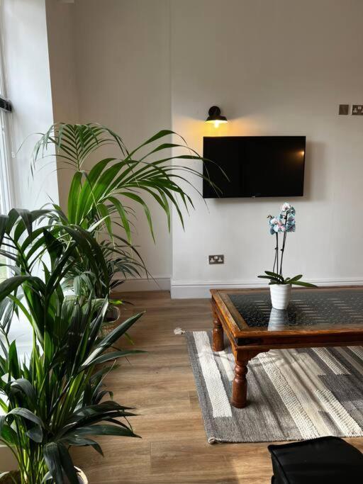 Apartment No.2 Beechcroft / Park-side / Ping Pong & Garden Liverpool
