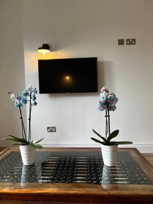 No.2 Beechcroft / Park-side / Ping Pong & Garden Apartment *